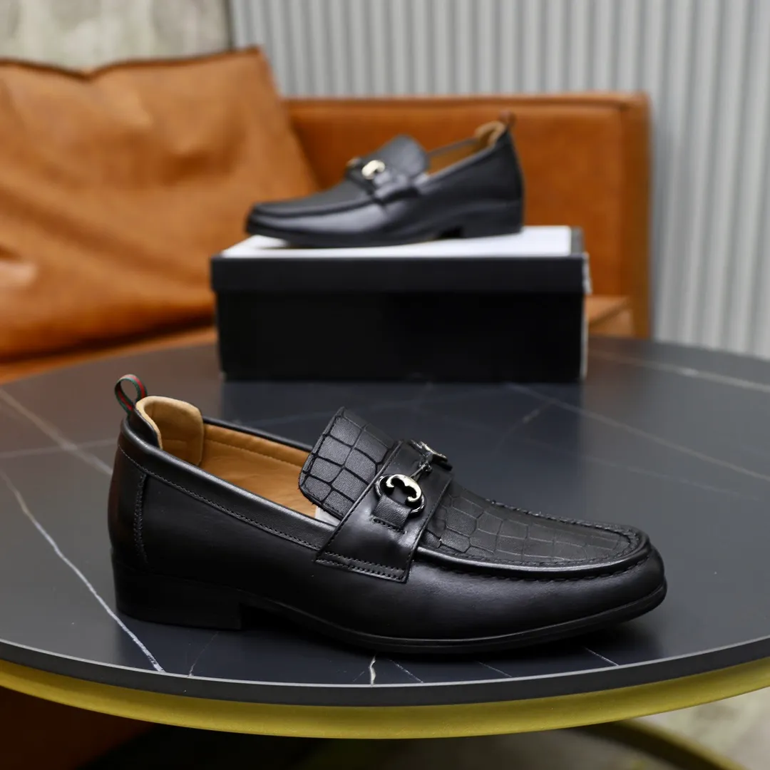Men's shoes: 250🙅‍♂️🙅‍♂️🙅‍♂️Niuli Brand: GUCCI Size: 38-44 (45 can be customized) Level: Counter classic Material: Original soft cowhide upper Comfortable cowhide lining Original lightweight outsole Style category: Business casual footwear Driving leather shoes Color: Actual picture color